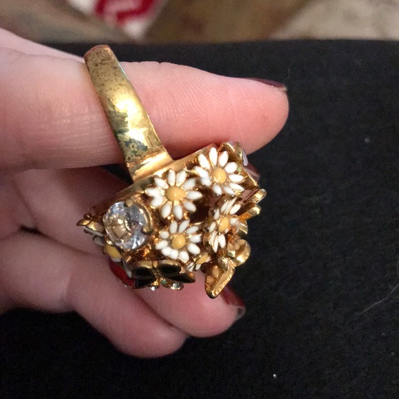 Size 7 gold tone Juicy Couture ring - Picture 4 of 8